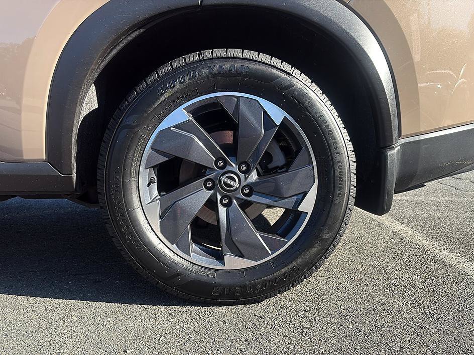 Certified 2025 Nissan Rogue SV AWD/4WD image 33