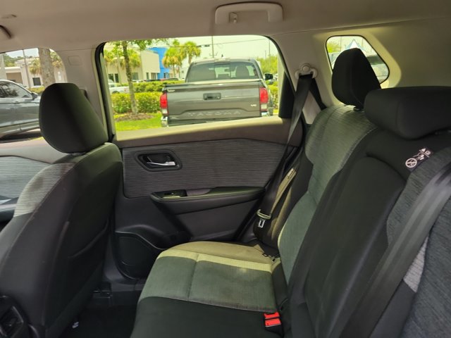 Used 2023 Nissan Rogue SV FWD image 13
