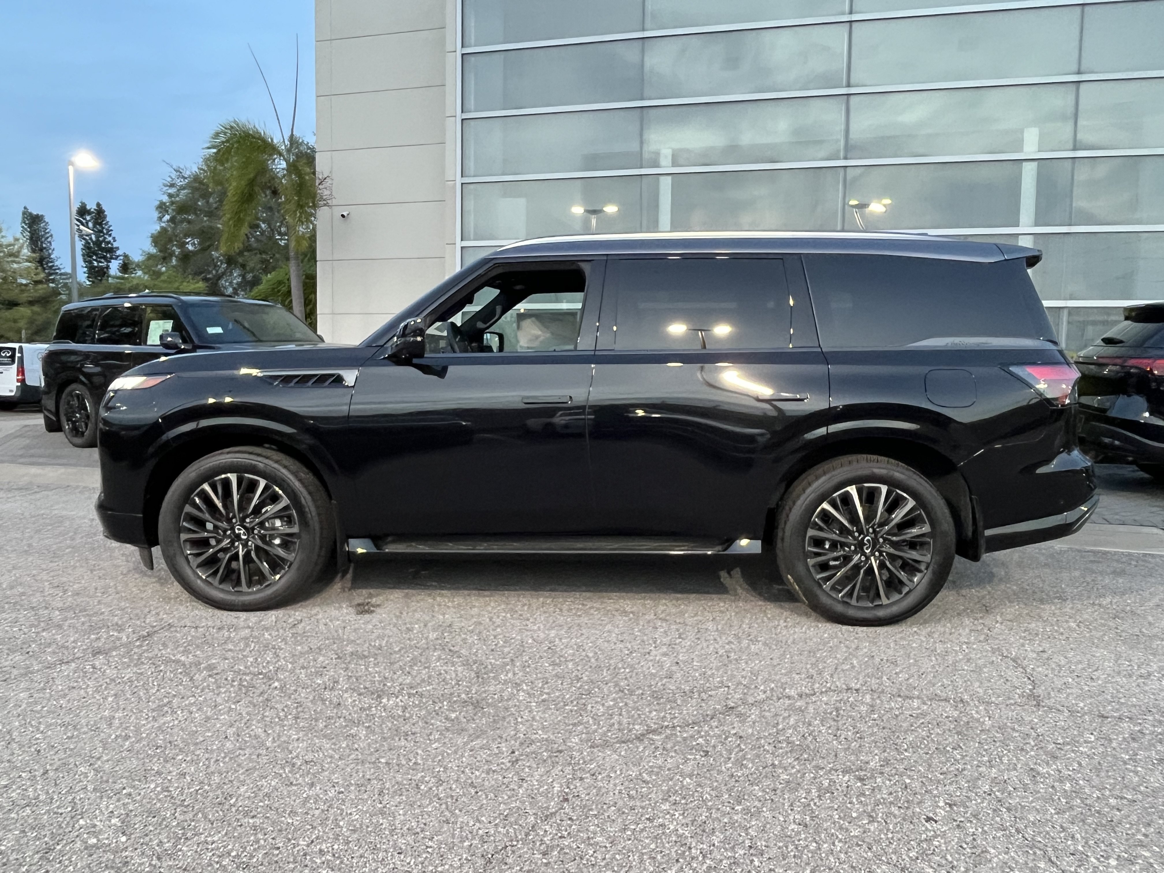 Certified 2026 INFINITI QX80 Autograph w/ Premium Cargo Package AWD/4WD image 2