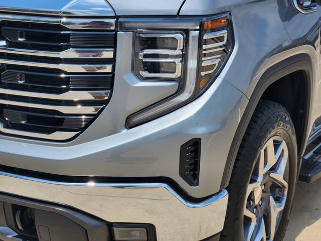 Used 2025 GMC Sierra 1500 SLT AWD/4WD image 17