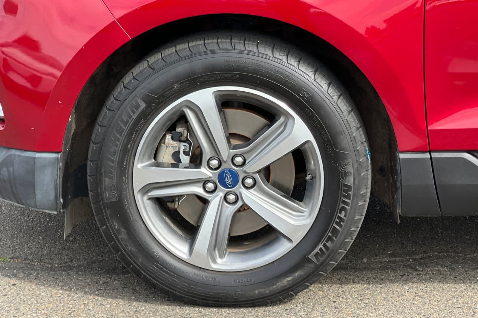 Used 2019 Ford Edge SEL w/ Equipment Group 201A AWD/4WD image 32