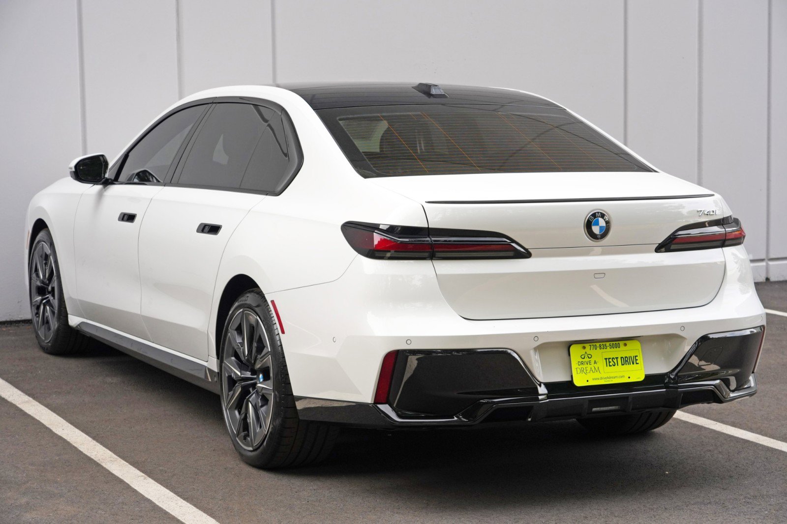 Used 2023 BMW 740i w/ Parking Assistance Package RWD image 60