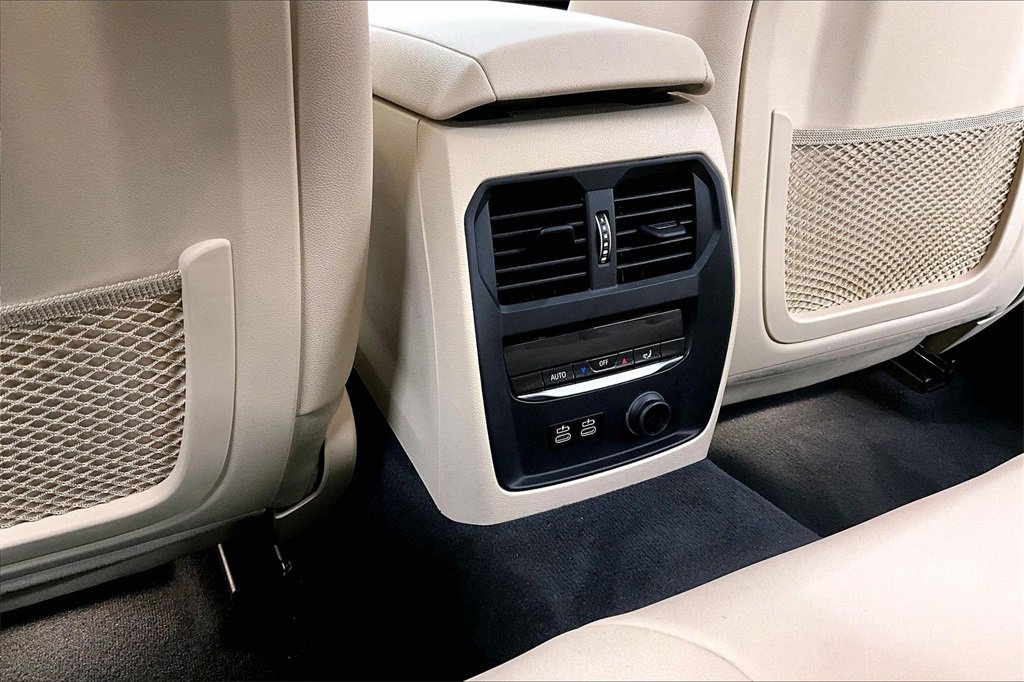 Used 2019 BMW 330i Sedan w/ Driving Assistance Package image 10