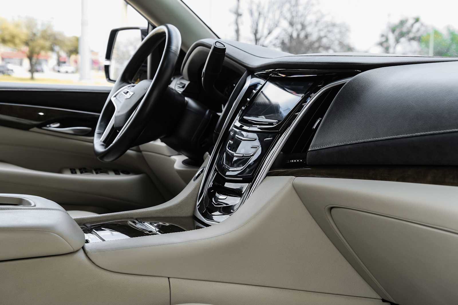 Used 2019 Cadillac Escalade Luxury image 28