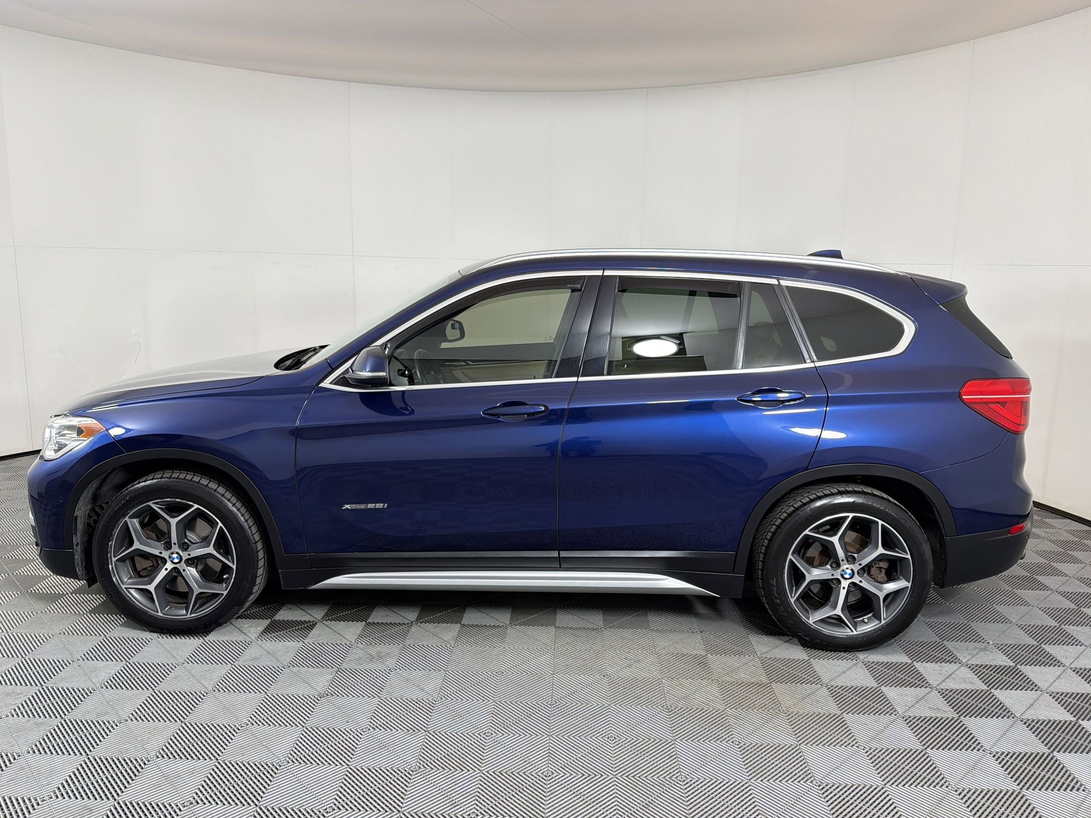 Used 2016 BMW X1 xDrive28i AWD/4WD image 2