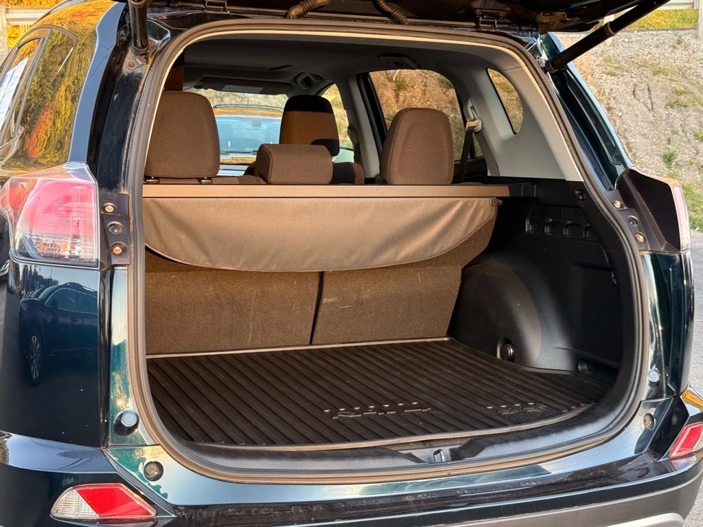 Used 2018 Toyota RAV4 XLE image 23