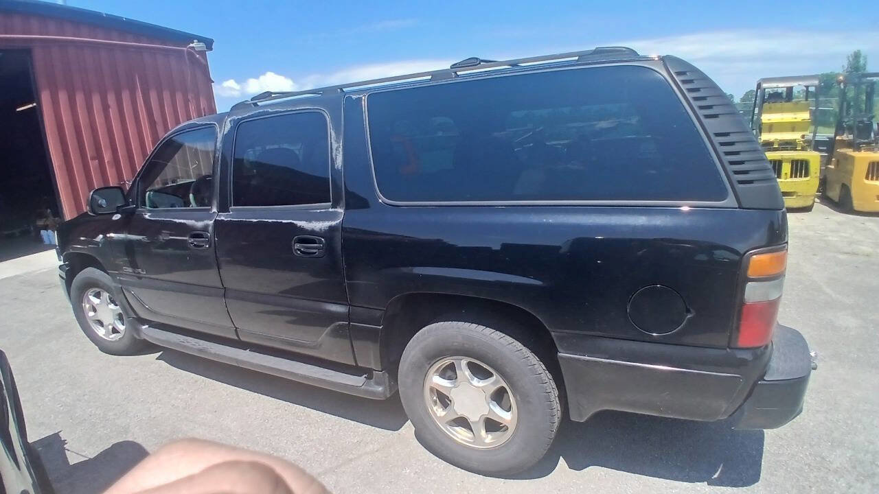 Used 2004 GMC Yukon XL Denali image 3
