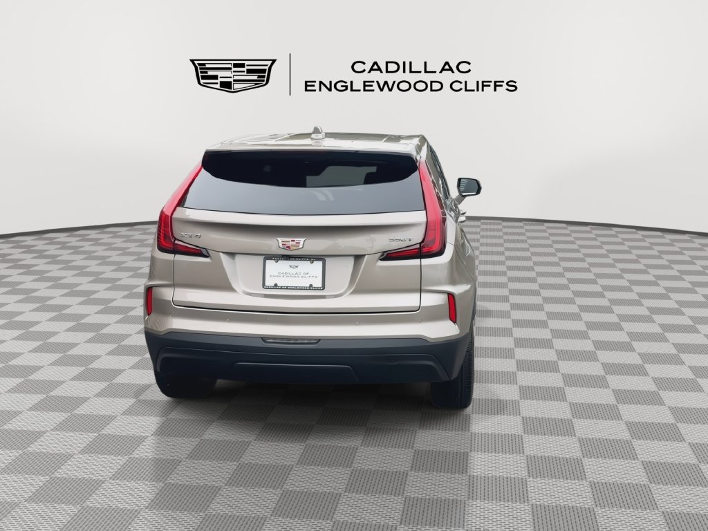 Certified 2024 Cadillac XT4 Luxury w/ Cold Weather Package FWD image 7