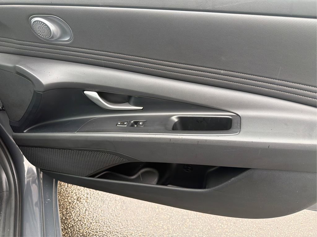 Certified 2025 Hyundai Elantra SEL image 22