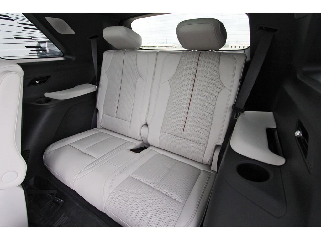 Certified 2026 Cadillac Vistiq Luxury image 13