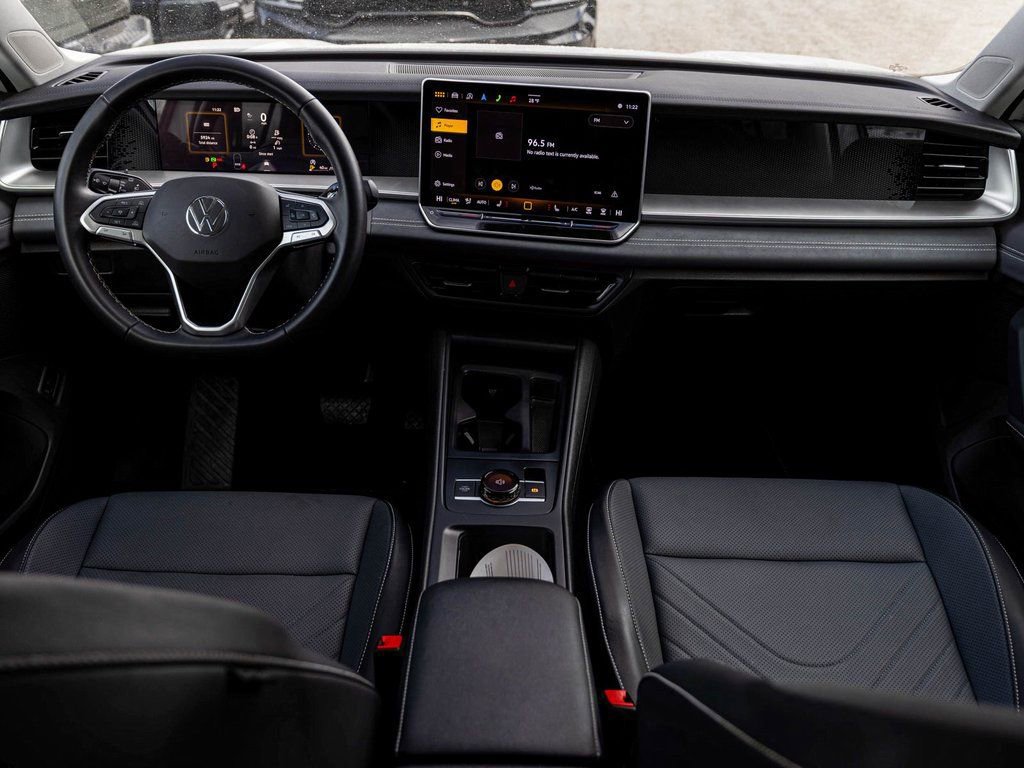 Used 2025 Volkswagen Tiguan SE image 31