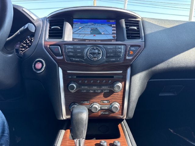 Used 2017 Nissan Pathfinder Platinum w/ Family Entertainment Package AWD/4WD image 20