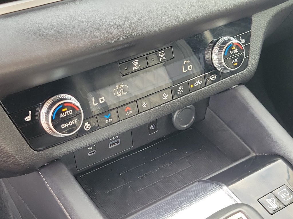 Used 2025 Mitsubishi Outlander 4WD Plug-In Hybrid image 28