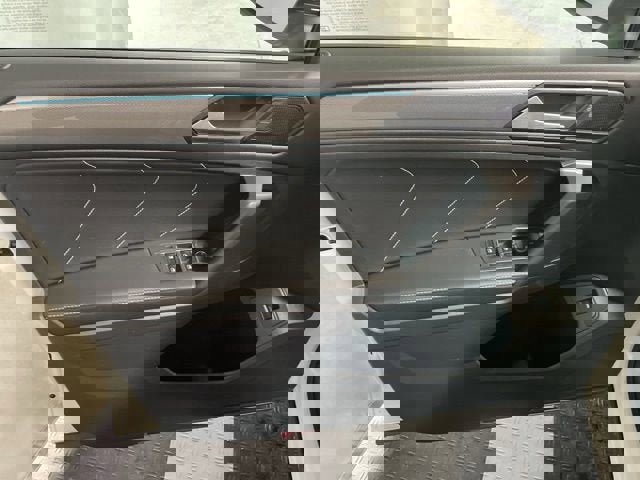 Used 2022 Volkswagen Tiguan SE R-Line image 15