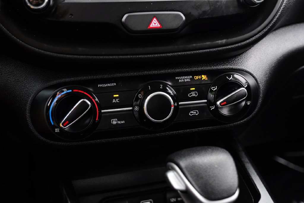 Used 2022 Kia Soul LX w/ Technology Package FWD image 24