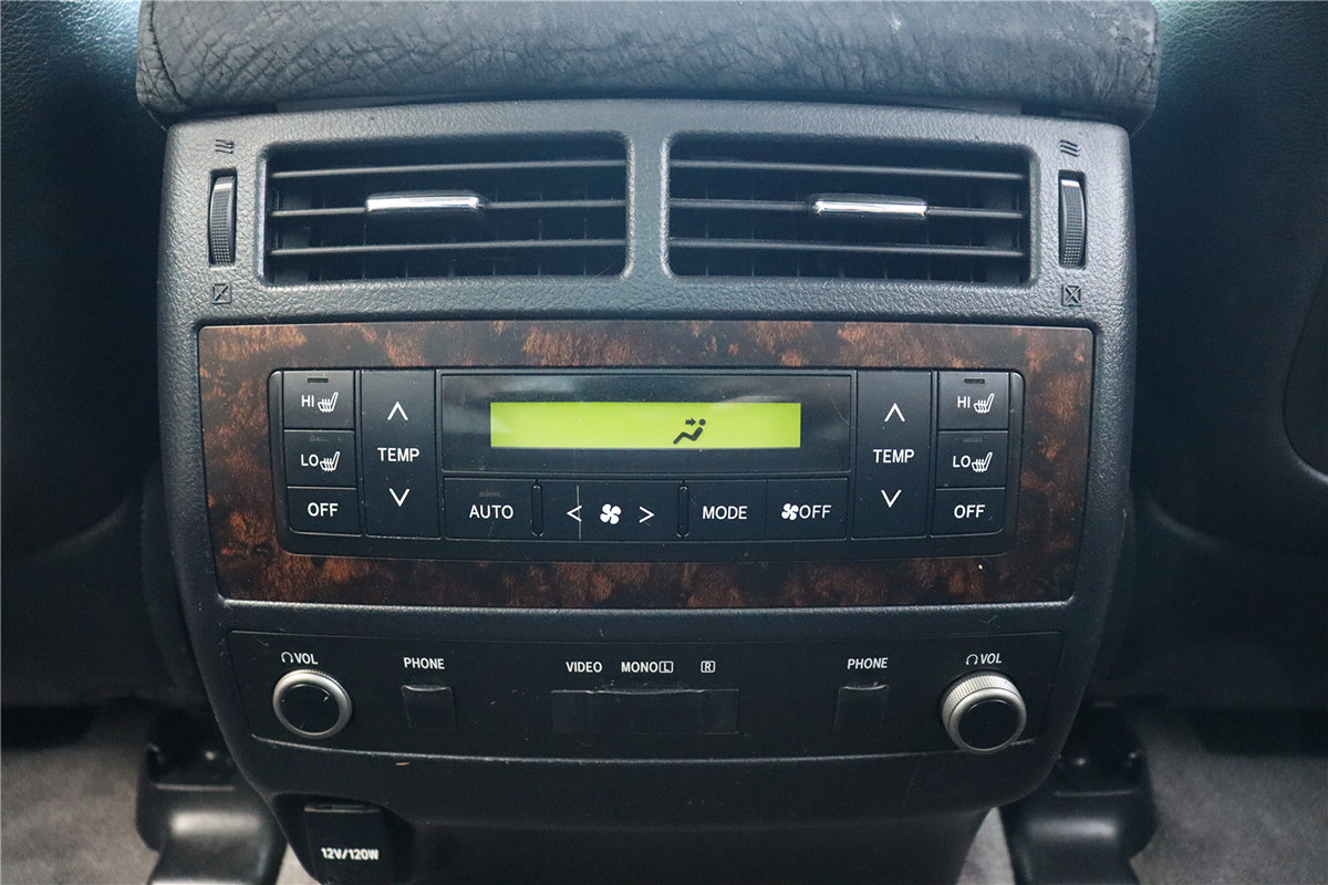 Used 2015 Toyota Land Cruiser AWD/4WD image 19