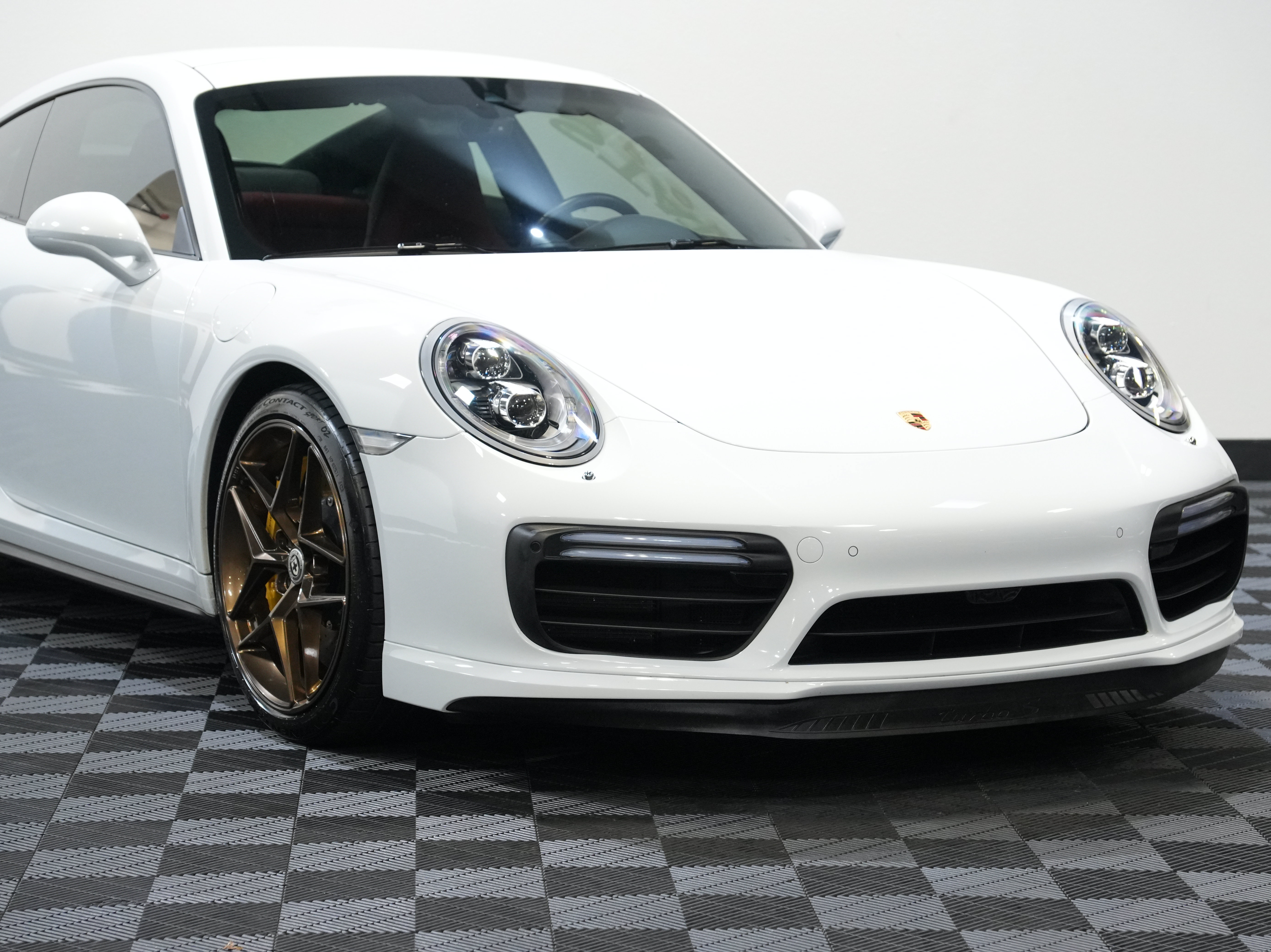 Used 2018 Porsche 911 Turbo S AWD/4WD image 9
