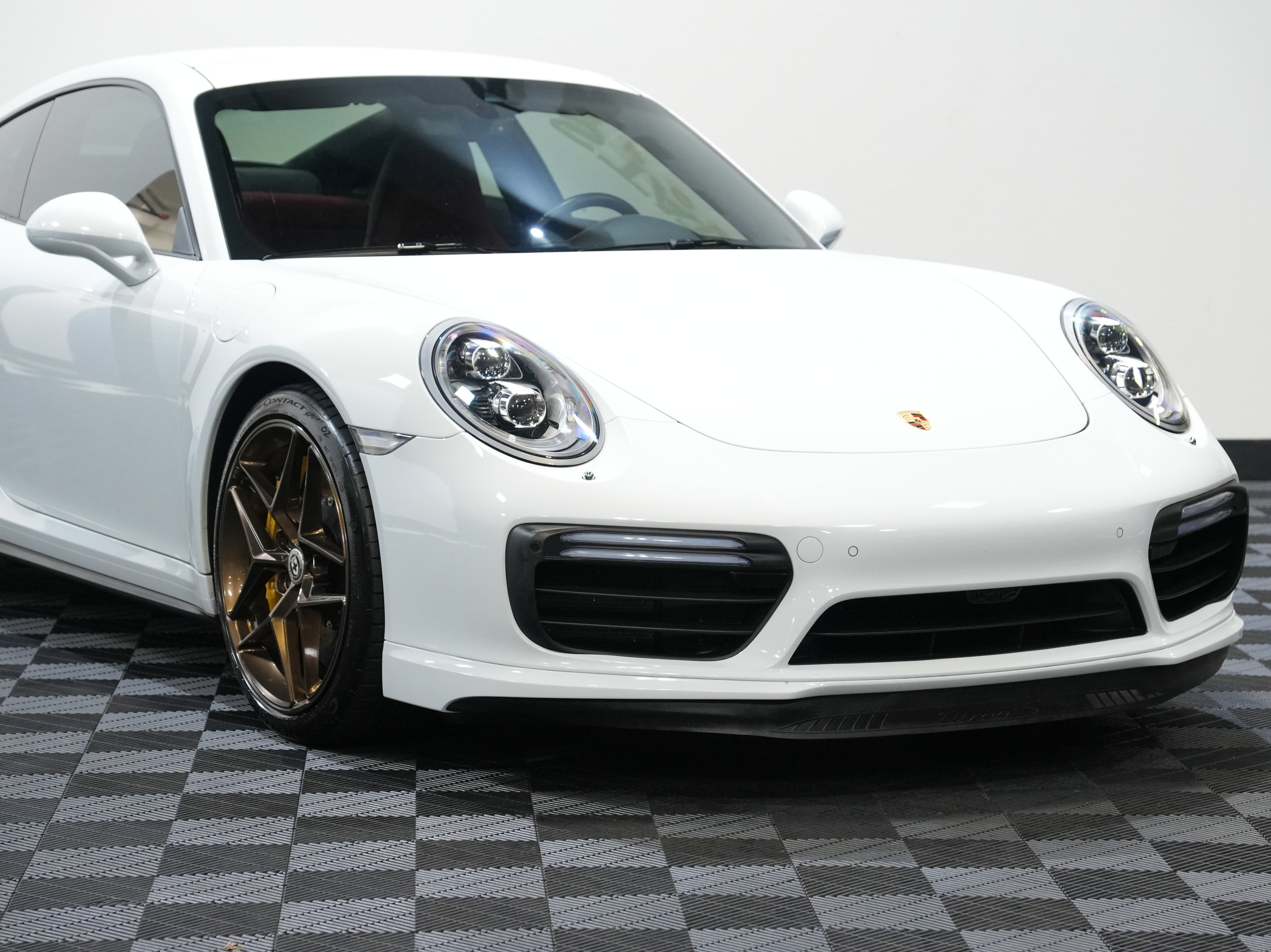 Used 2018 Porsche 911 Turbo S image 9