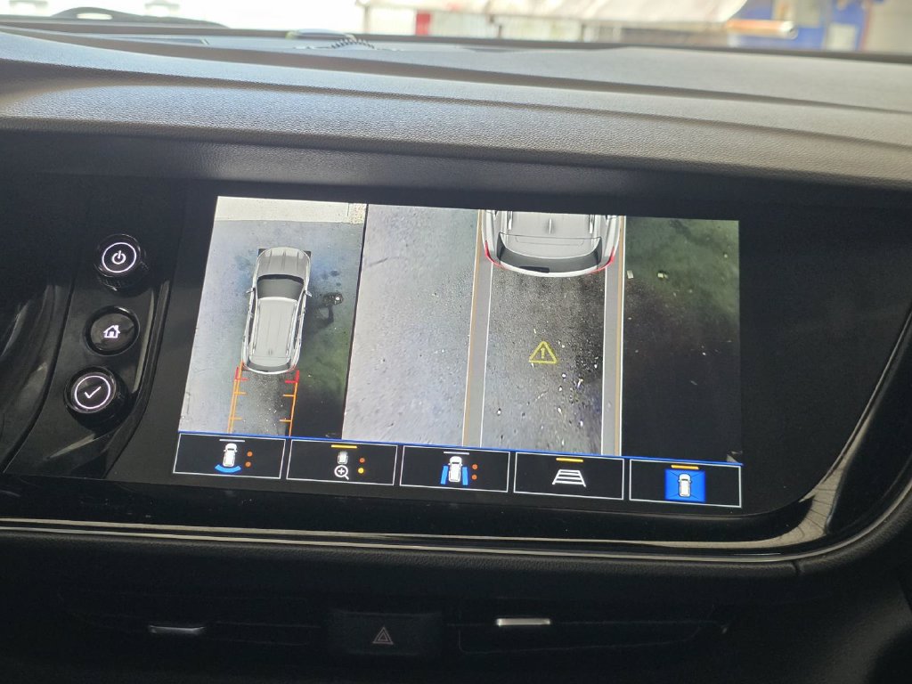 Used 2023 Buick Envision Avenir AWD/4WD image 19