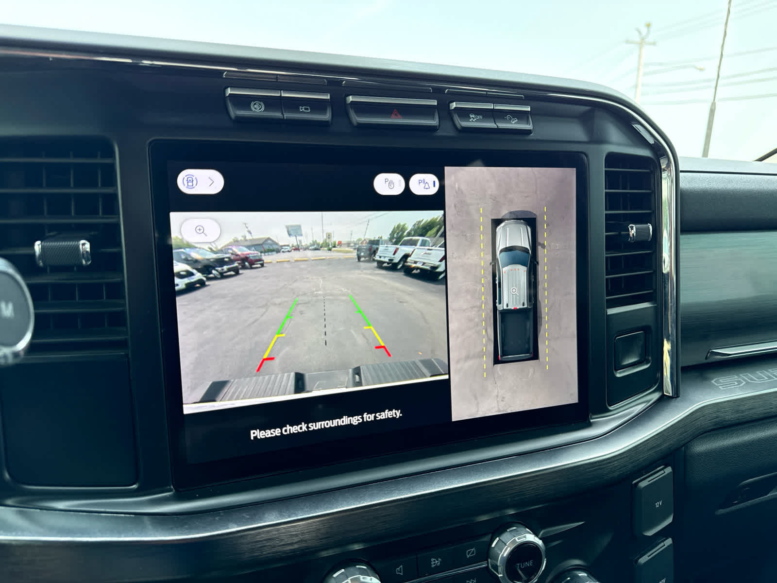 Used 2024 Ford F350 Lariat w/ FX4 Off-Road Package AWD/4WD image 17