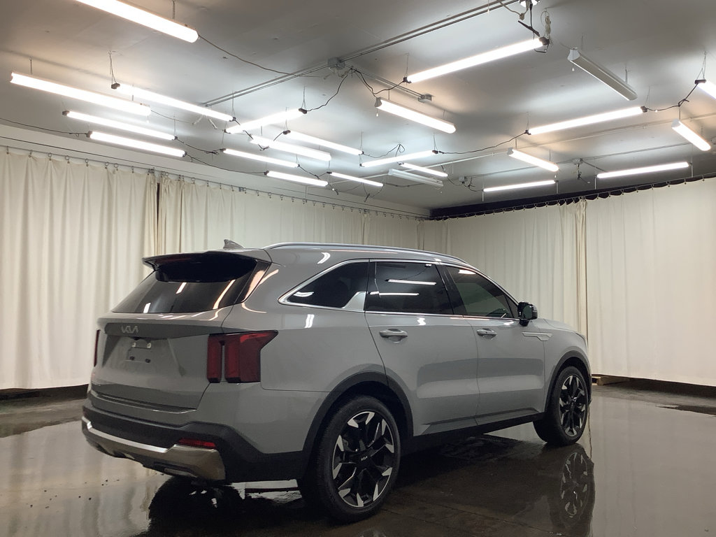 Used 2024 Kia Sorento EX w/ Panoramic Sunroof Package image 6