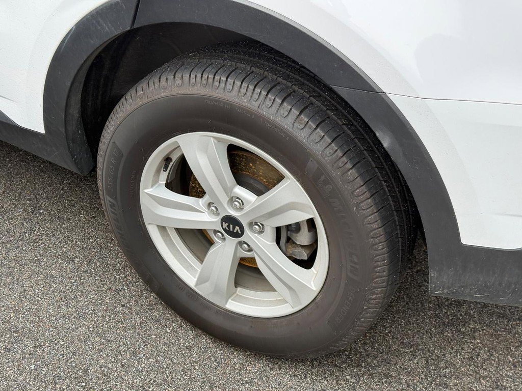Used 2021 Kia Sorento LX AWD/4WD image 12