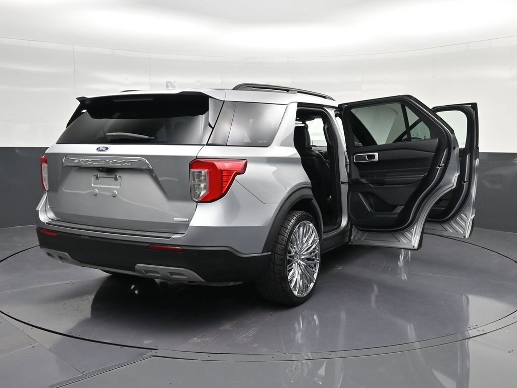 Used 2020 Ford Explorer XLT w/ Equipment Group 202A RWD image 36