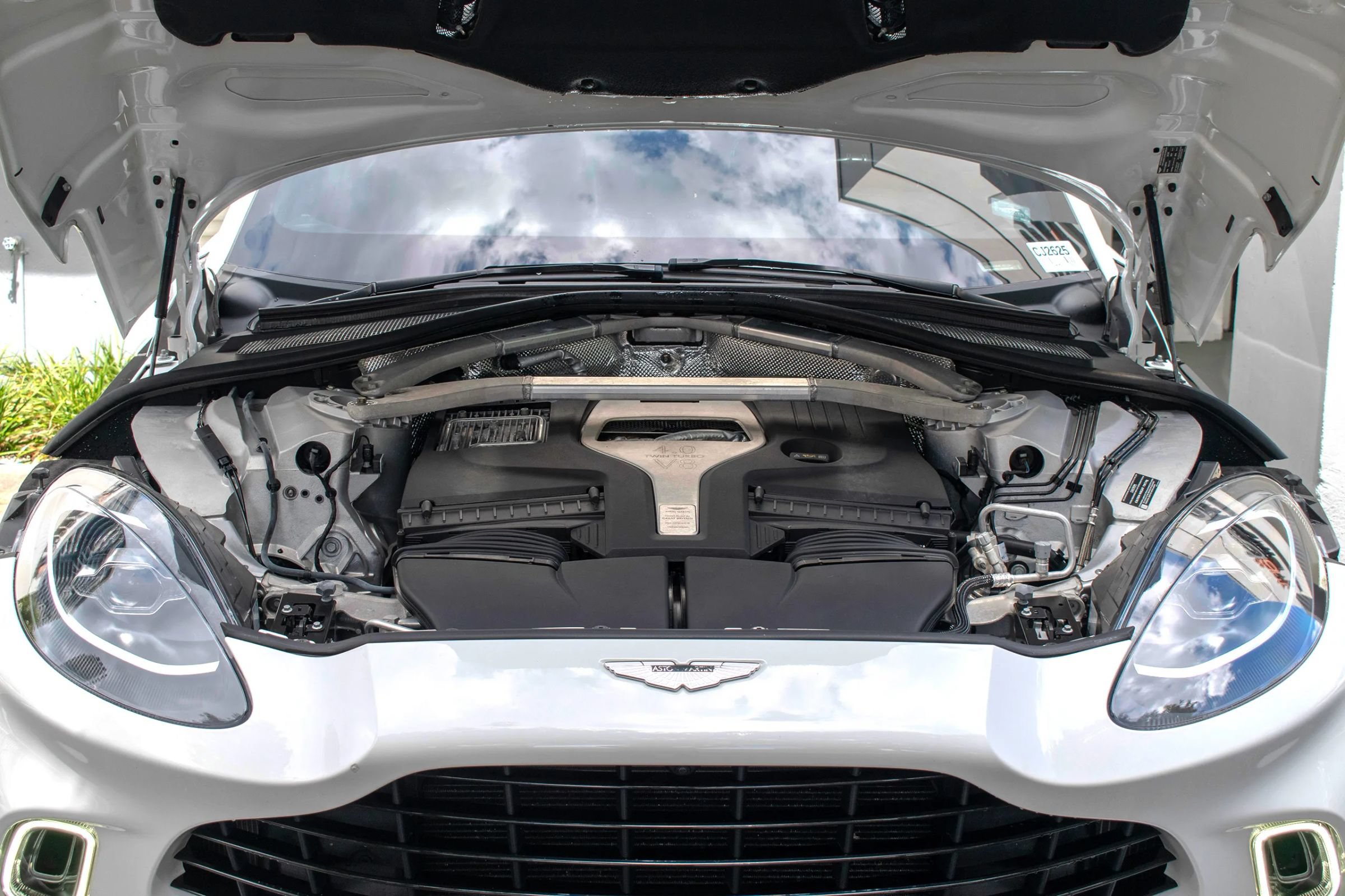 Used 2021 Aston Martin DBX AWD/4WD image 25