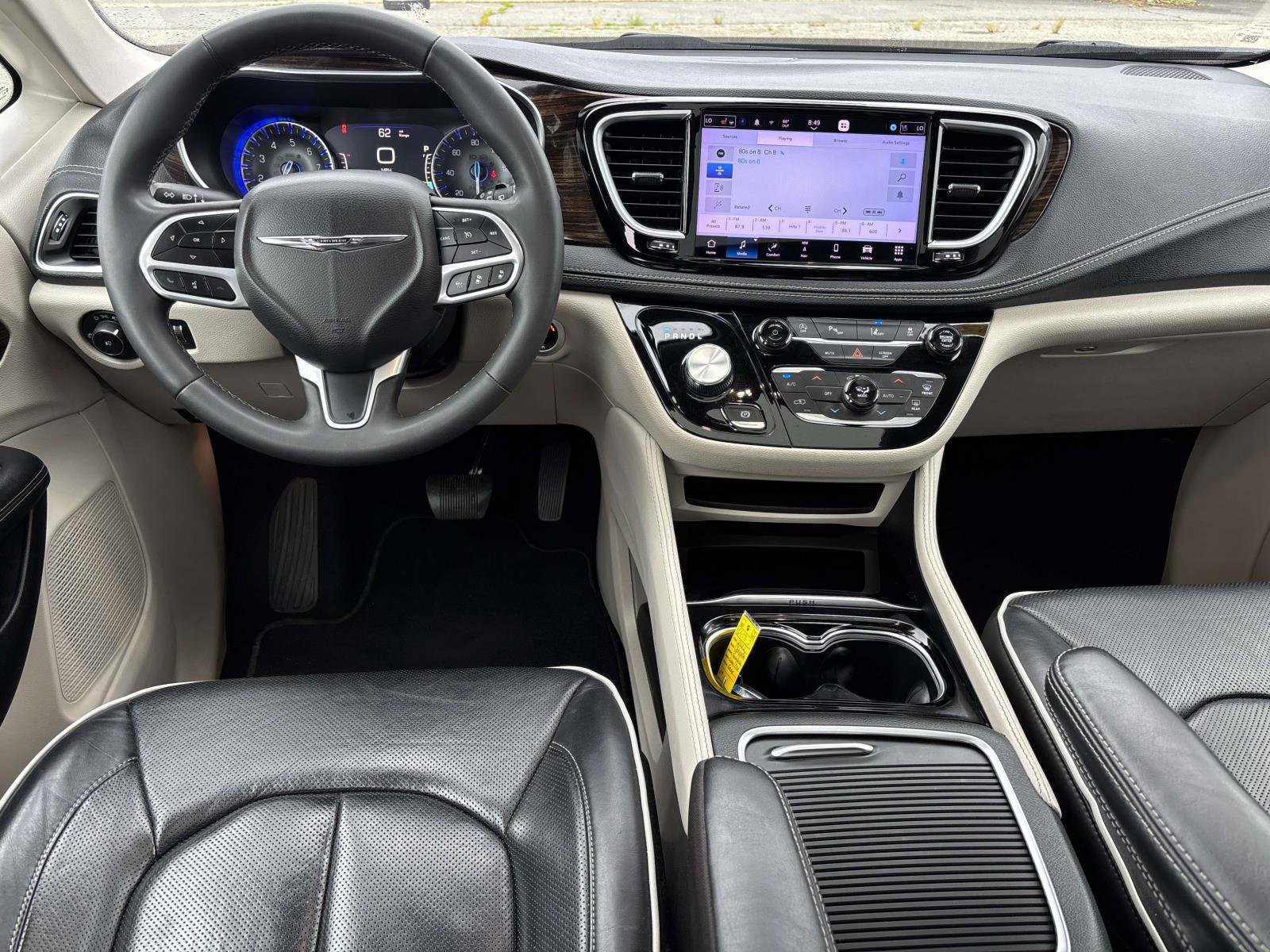 Used 2023 Chrysler Pacifica Limited image 14