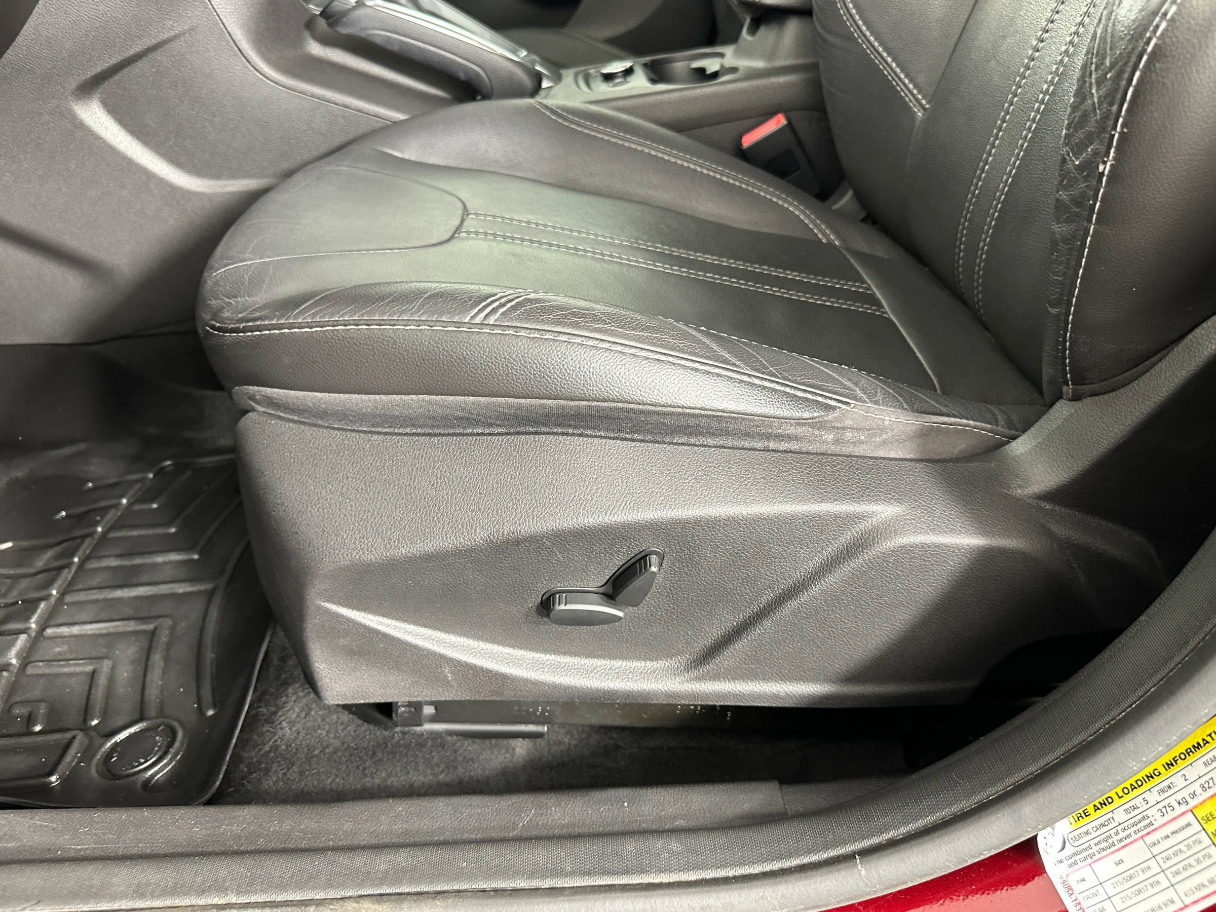 Used 2013 Ford Focus Titanium FWD image 35