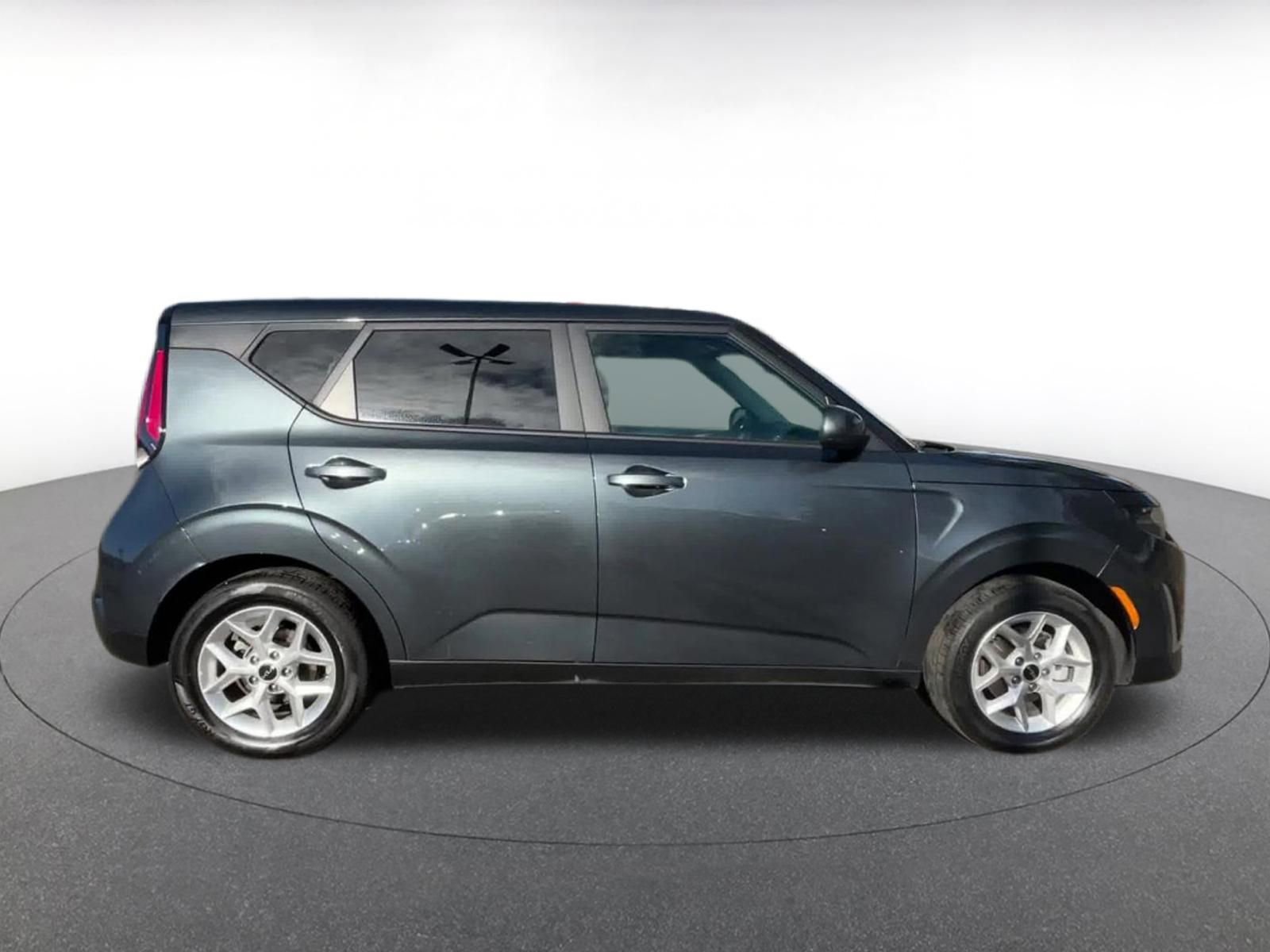 Used 2025 Kia Soul LX w/ LX Technology Package FWD image 16