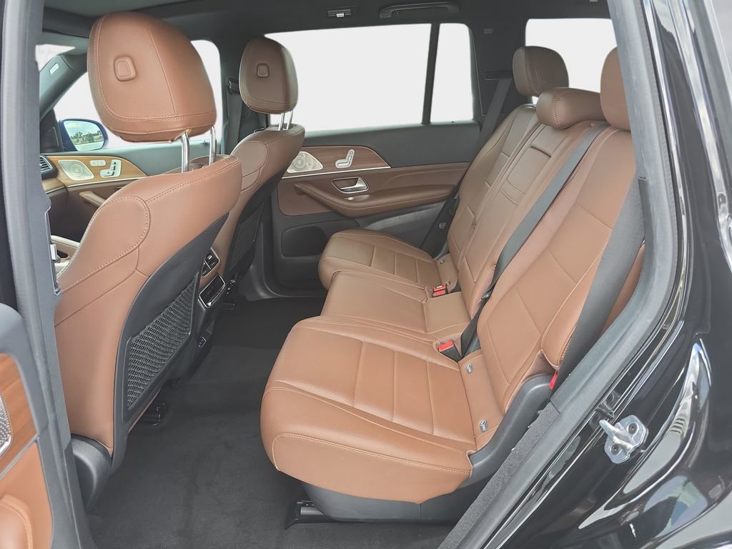 Used 2024 Mercedes-Benz GLS 450 4MATIC image 28