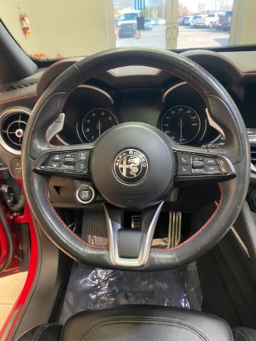 Used 2023 Alfa Romeo Stelvio Estrema image 28