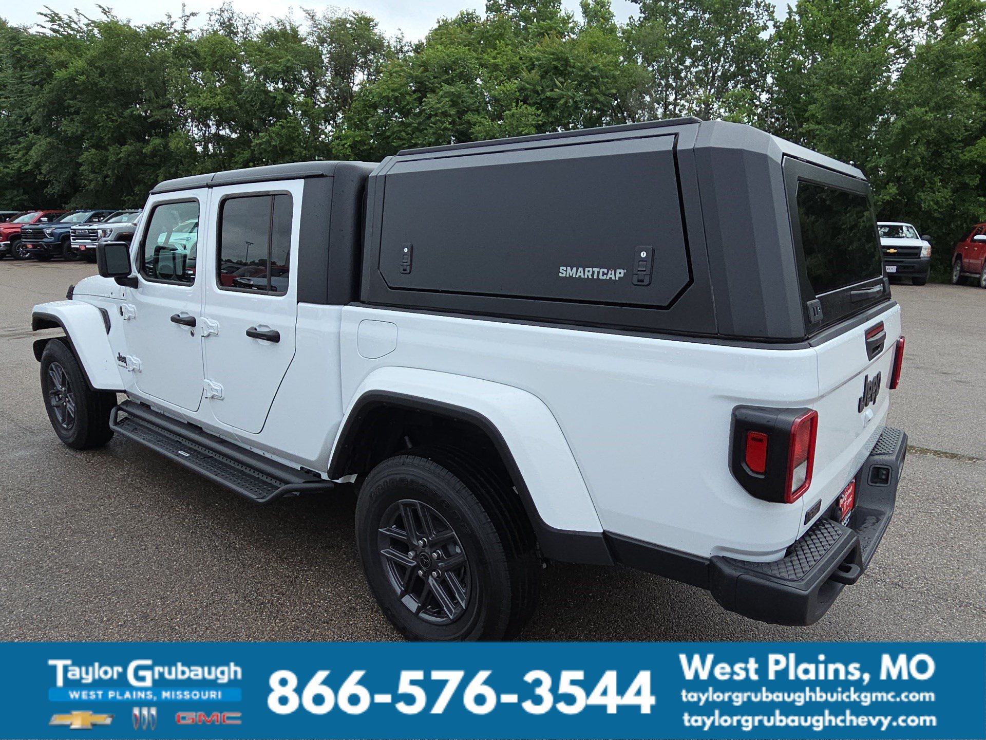Used 2025 Jeep Gladiator Sport AWD/4WD image 6