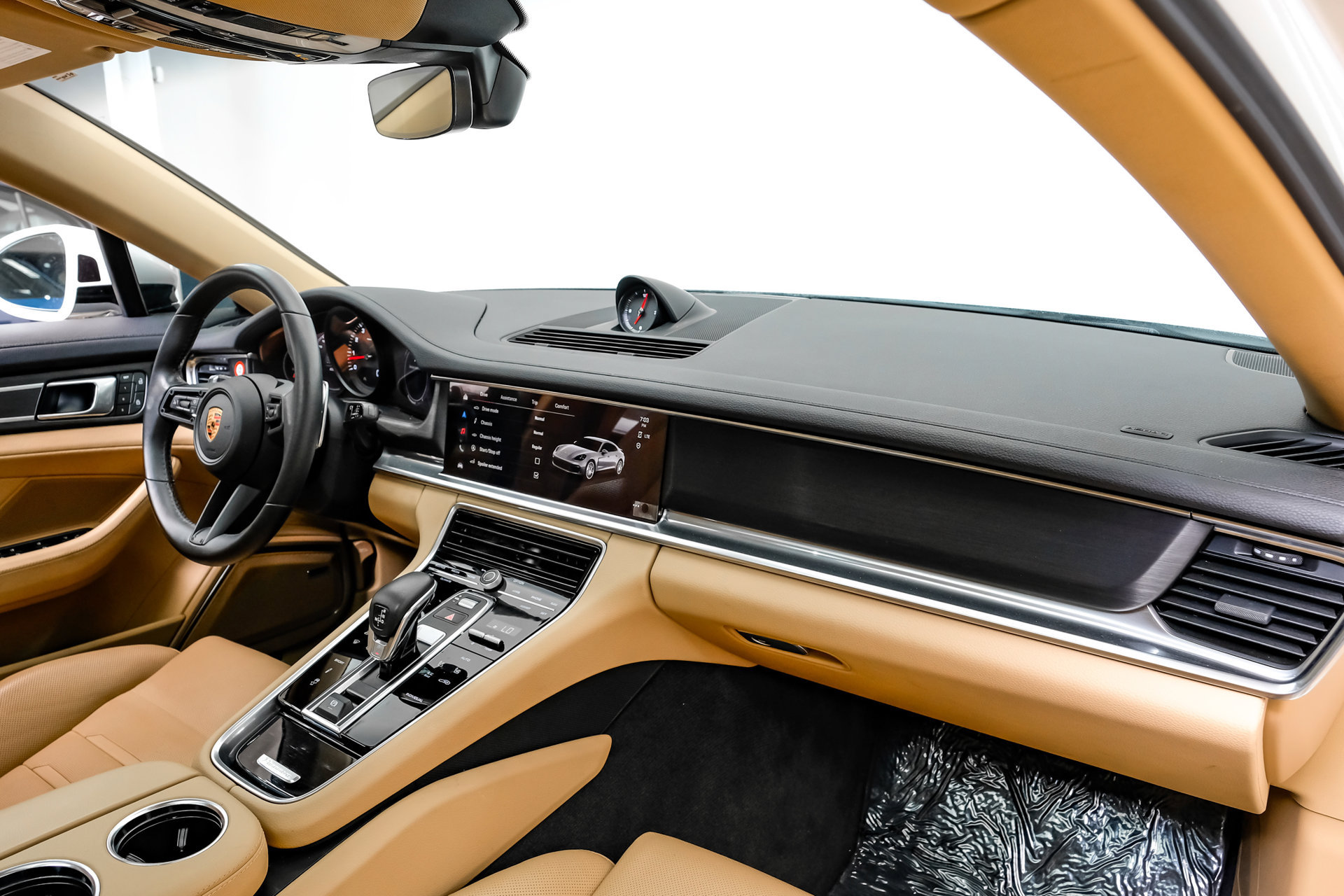 Used 2023 Porsche Panamera Platinum Edition w/ Sportdesign Package RWD image 17