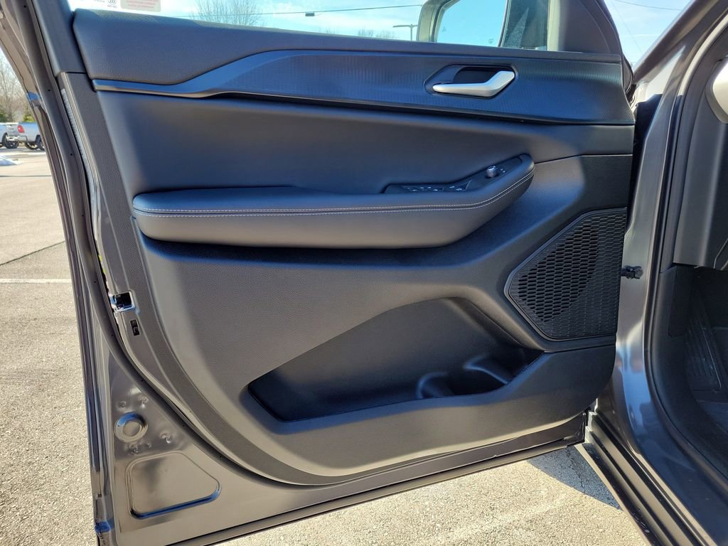 New 2025 Jeep Grand Cherokee L Limited w/ Black Appearance Package image 17