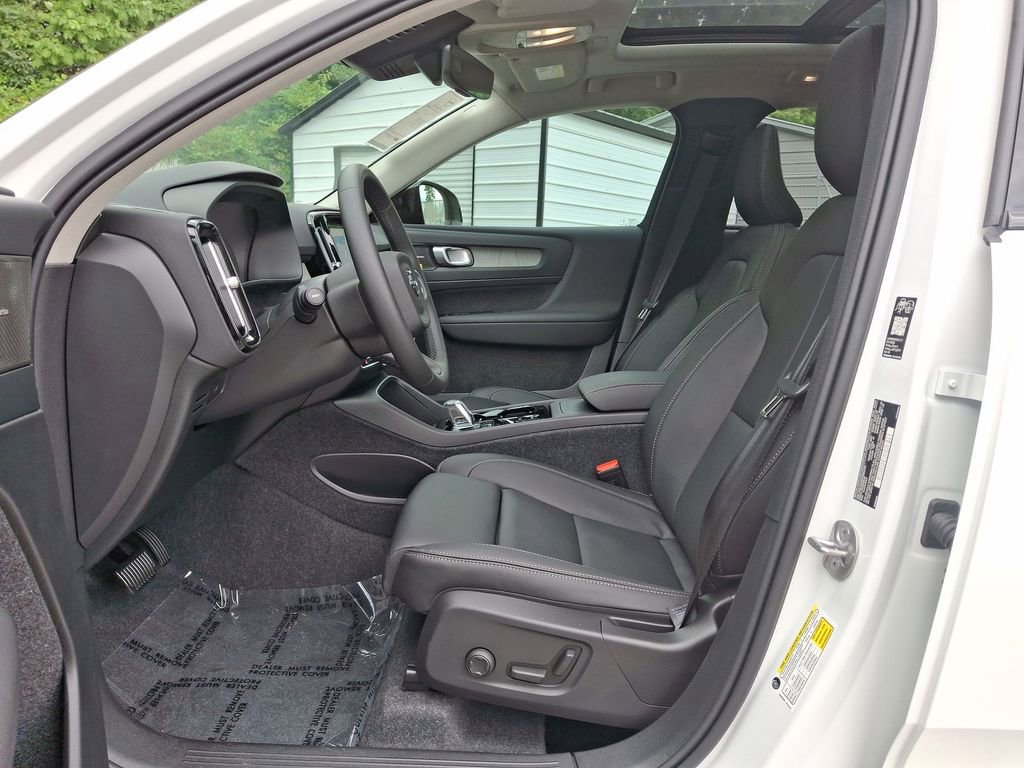 New 2026 Volvo XC40 B5 Ultra w/ Protection Package Premier image 14