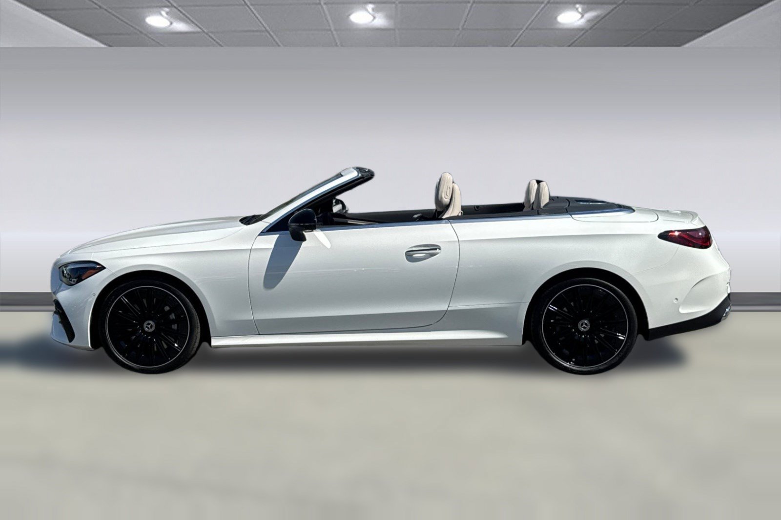 New 2027 Mercedes-Benz CLE 300 4MATIC Coupe image 2