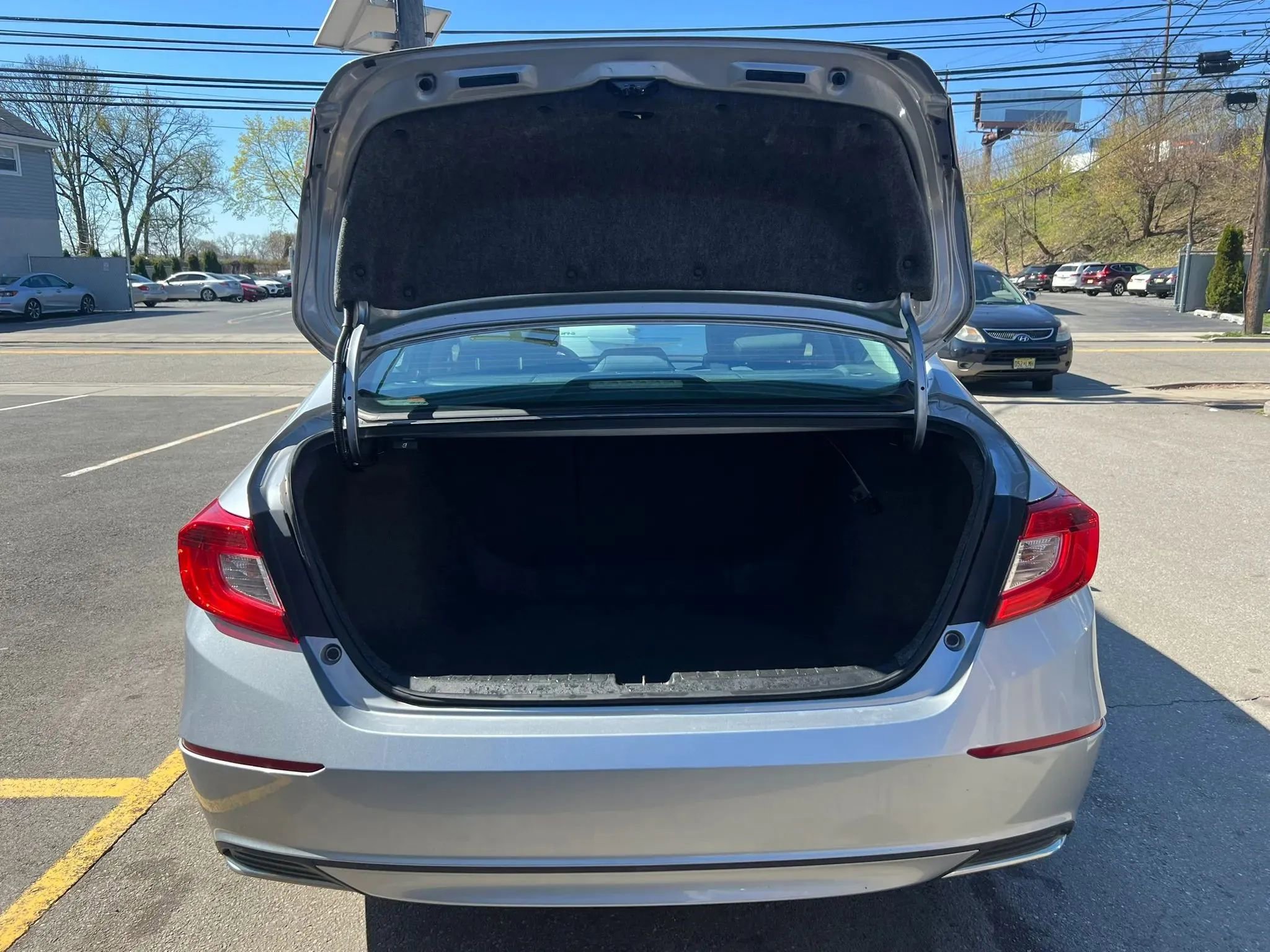 Used 2018 Honda Accord EX image 9