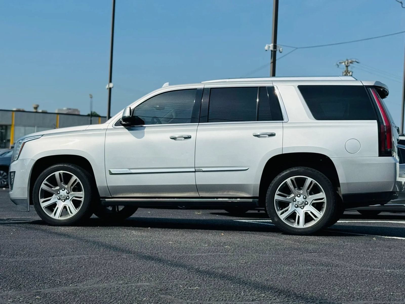 Used 2016 Cadillac Escalade Premium AWD/4WD image 2