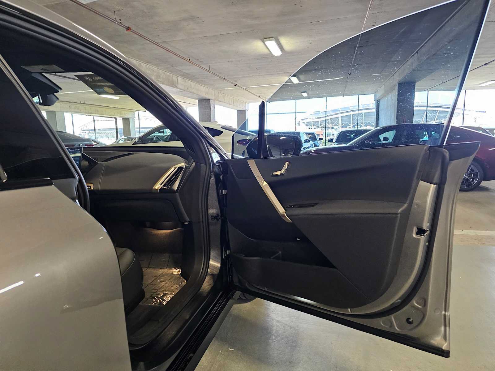 Used 2025 BMW iX xDrive50 w/ Sport Package AWD/4WD image 30