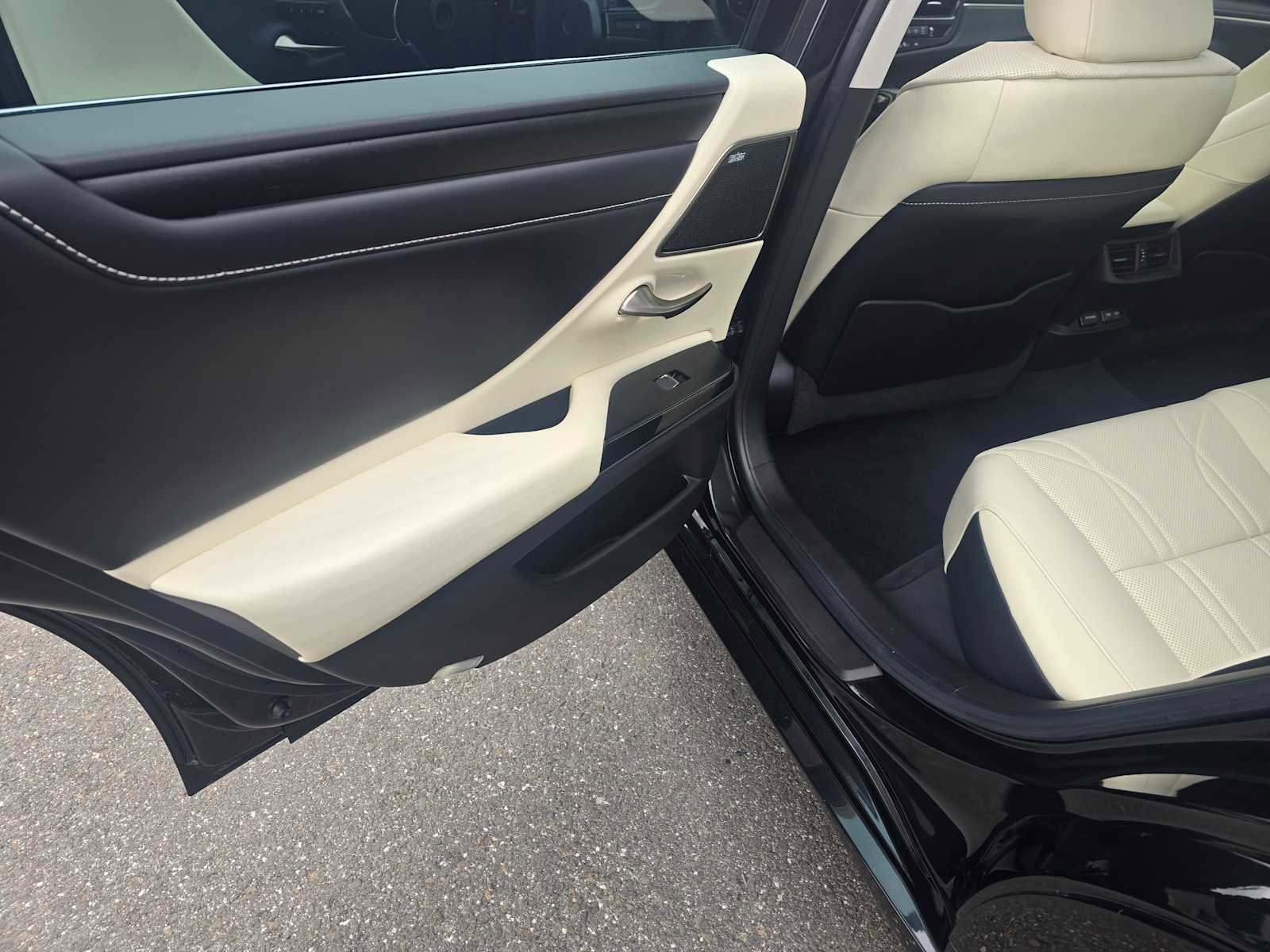 Certified 2022 Lexus ES 350 w/ Accessory Package 2 FWD image 16