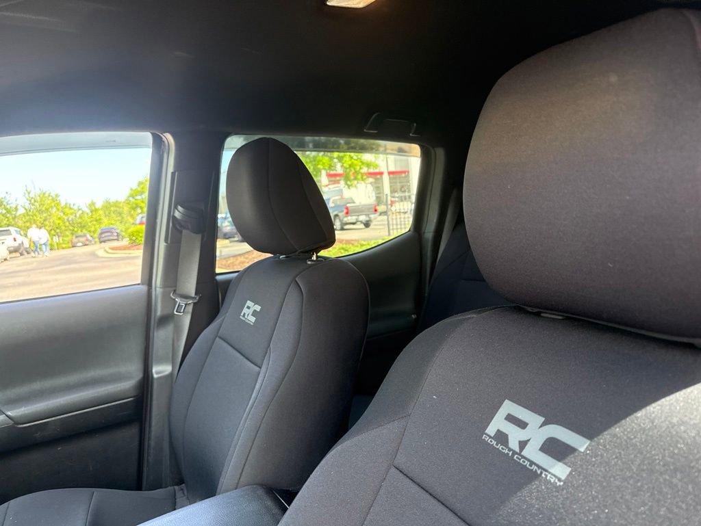 Used 2017 Toyota Tacoma TRD Sport w/ Tow Package AWD/4WD image 8
