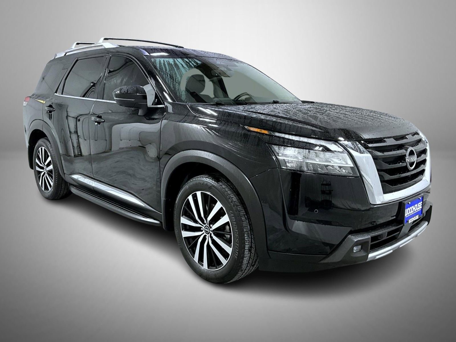 Used 2023 Nissan Pathfinder Platinum image 3