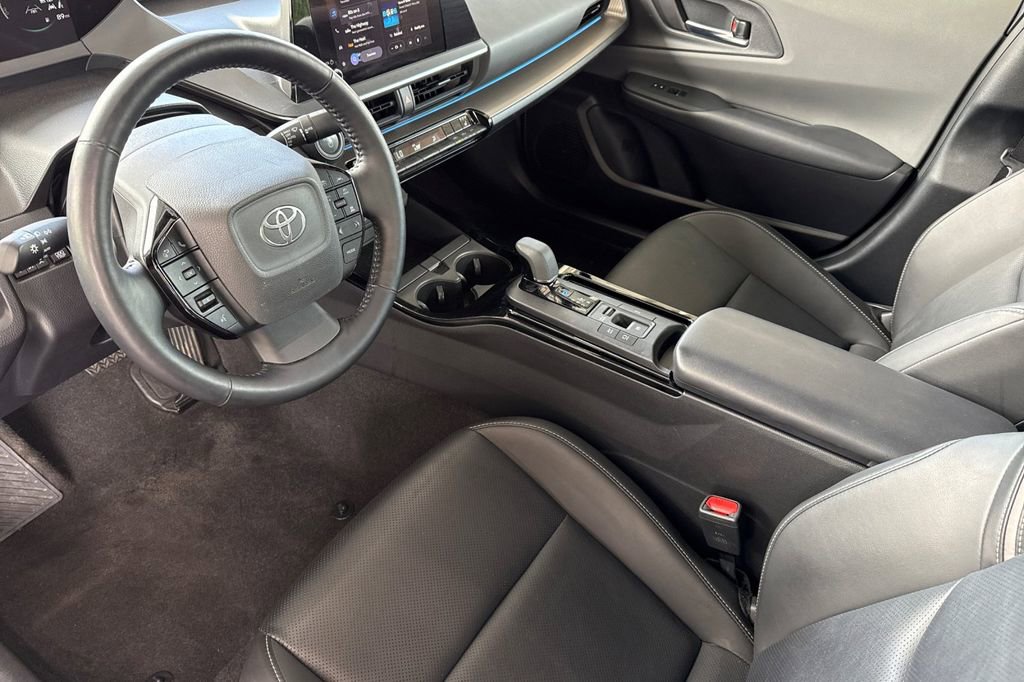 Used 2025 Toyota Prius XLE FWD image 5