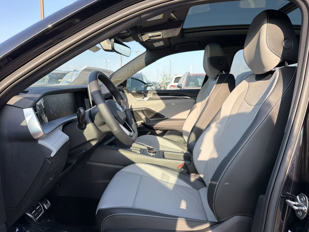 New 2026 Volkswagen Tiguan SE R-Line image 11