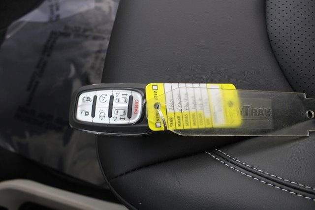 Used 2024 Chrysler Pacifica Select image 7