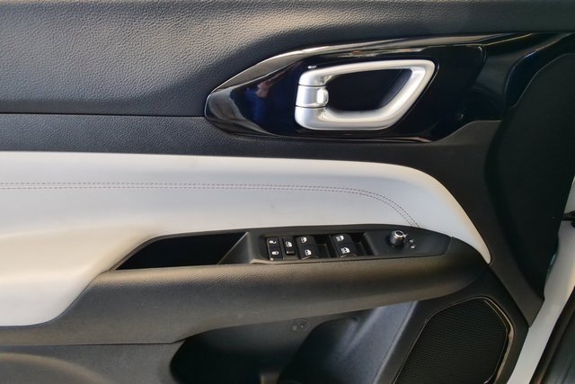 Used 2024 Jeep Compass Limited image 28