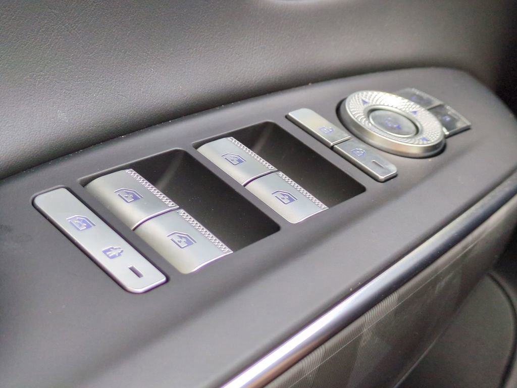 Used 2025 Genesis GV70 3.5T Sport w/ Sport Advanced Package image 25