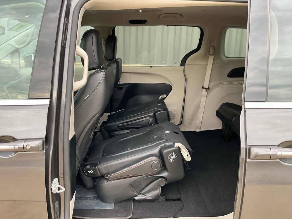 Used 2017 Chrysler Pacifica Touring-L image 16